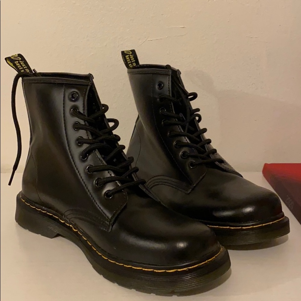 Men’s 8 hole Doc martens